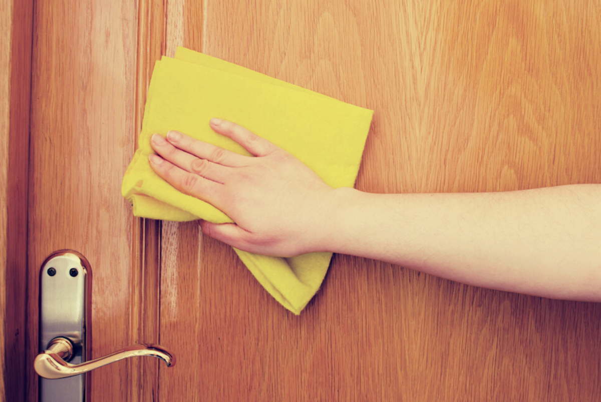 Cómo limpiar puertas de madera. - Ecolaver